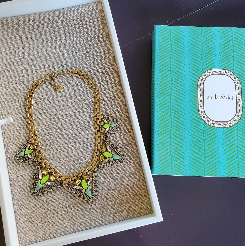 Stella and Dot Palmia Necklace